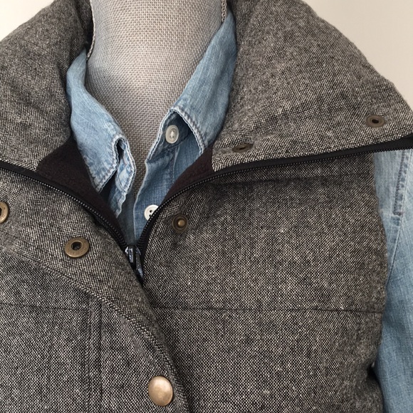 Old Navy Tweed Puffer Vest, size Small 🖤 - Picture 6 of 13